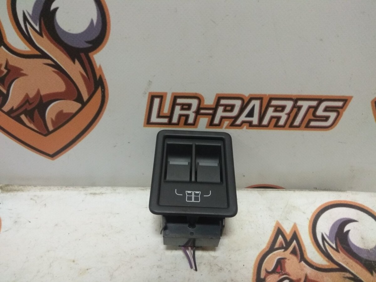 LR081322 Used LAND ROVER DISCOVERY 5 switch (L462)